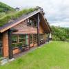 Haus Troll mit Naturdach
